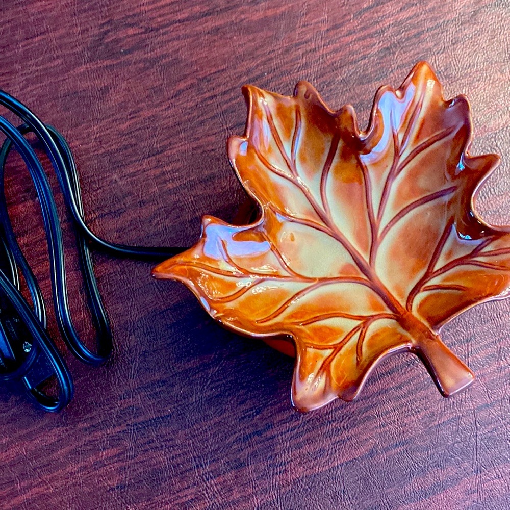 Scentsy Maple Leaf warmer
